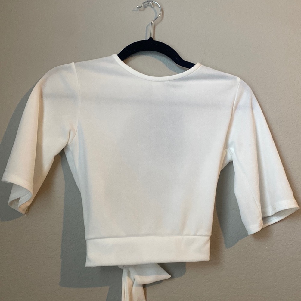 White open back Pretty Little Thing crop top - Size S